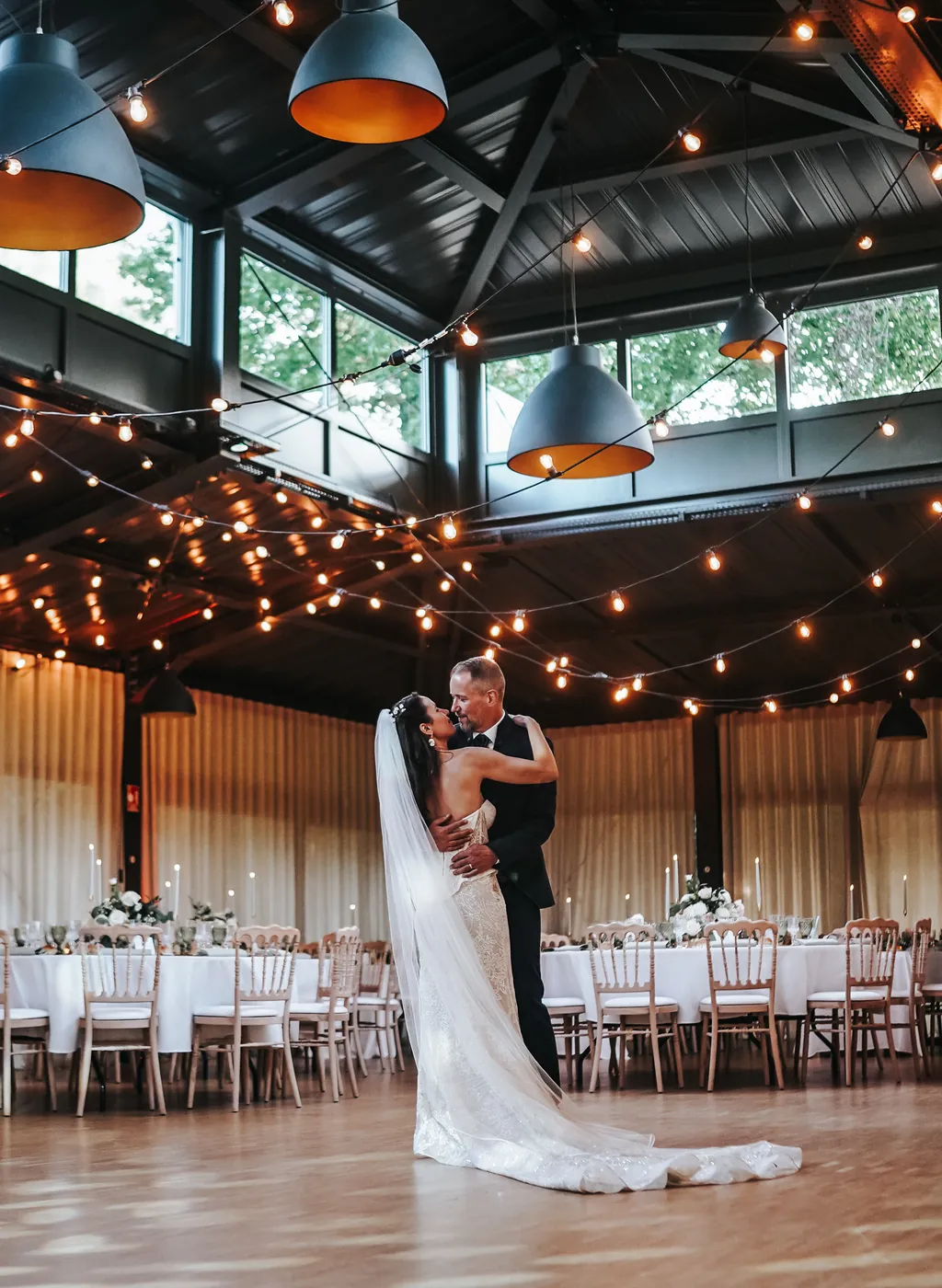 Couple in the reception hall of Villa des Hêtres Pourpres